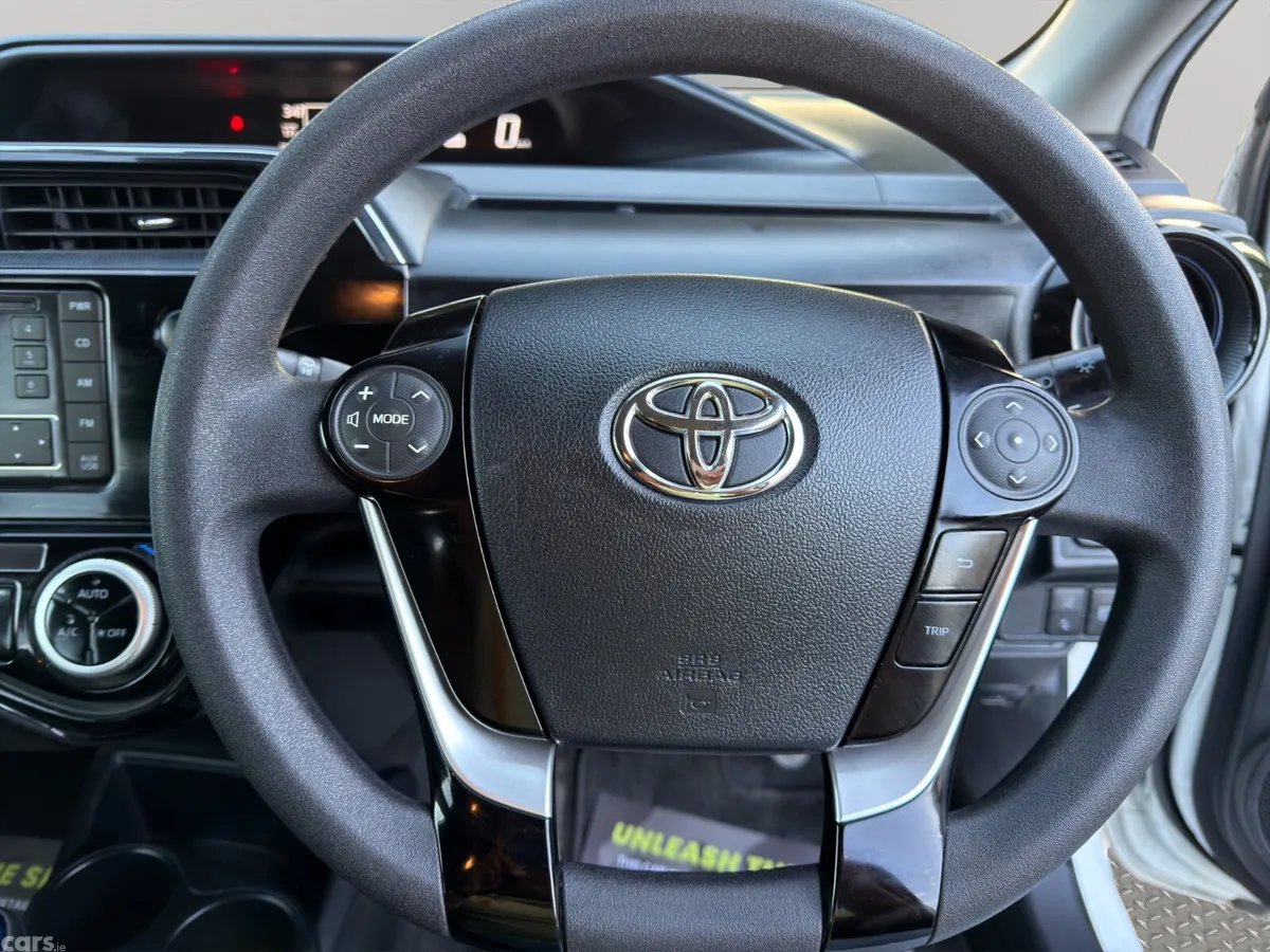 Toyota Aqua Hatchback, Petrol Hybrid, 2019, White