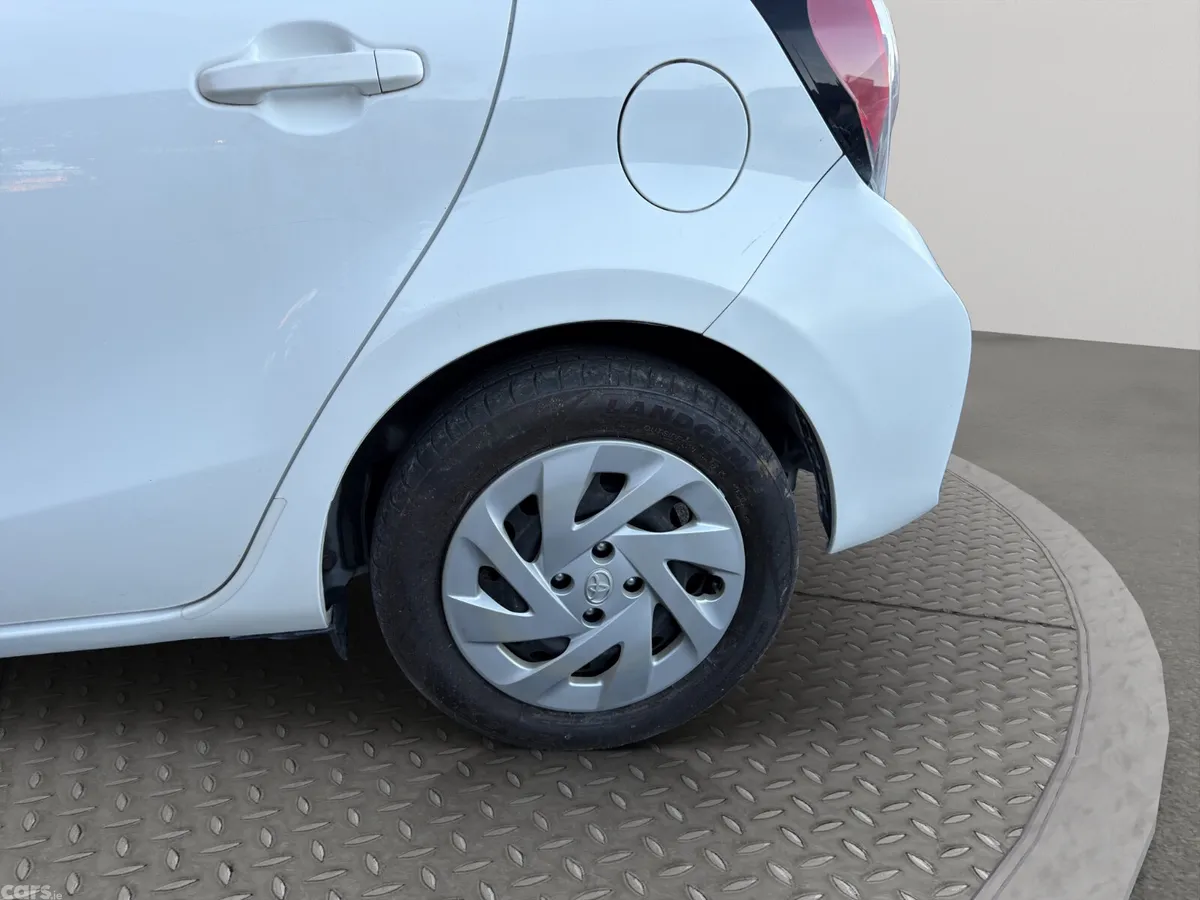 Toyota Aqua Hatchback, Petrol Hybrid, 2019, White