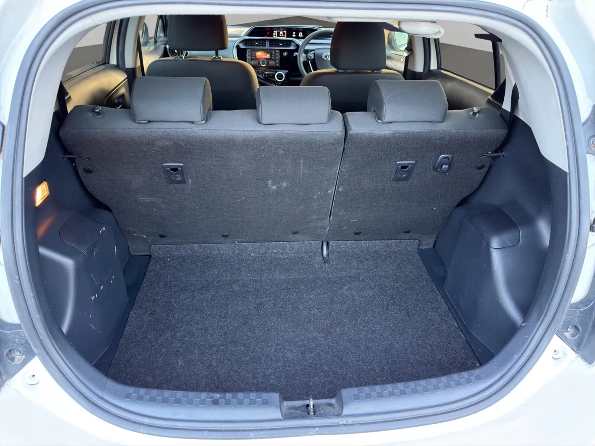 Toyota Aqua Hatchback, Petrol Hybrid, 2019, White