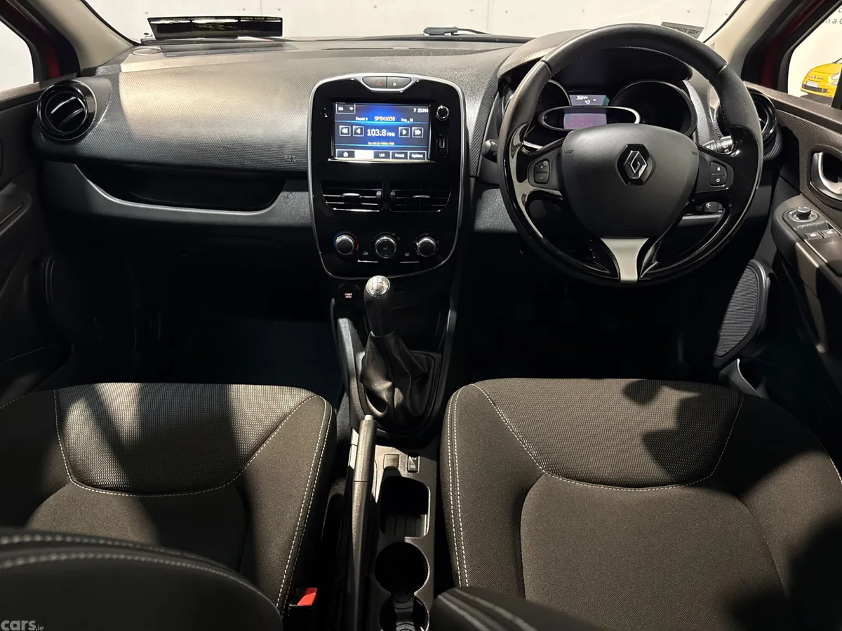 Renault Clio Hatchback, Petrol, 2015, Red