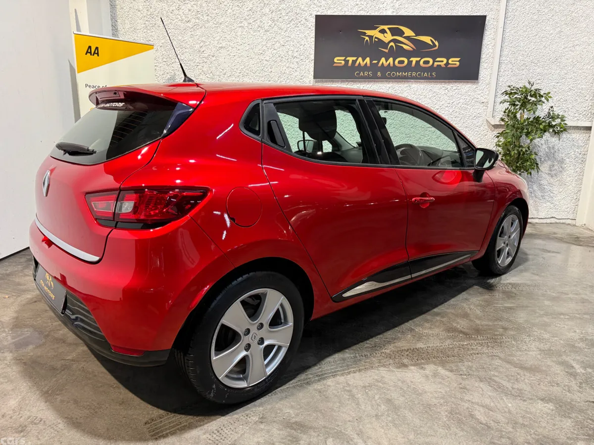 Renault Clio Hatchback, Petrol, 2015, Red