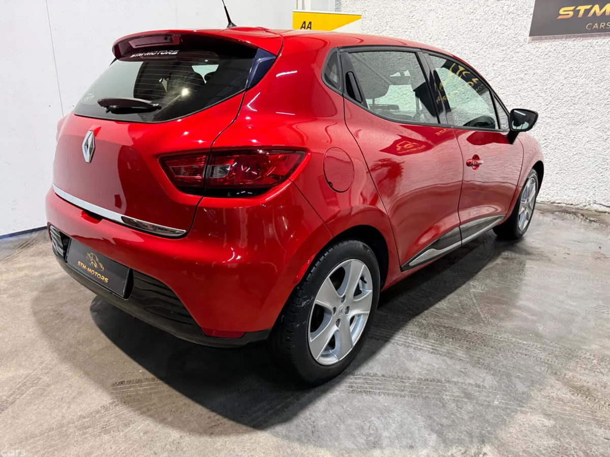 Renault Clio Hatchback, Petrol, 2015, Red