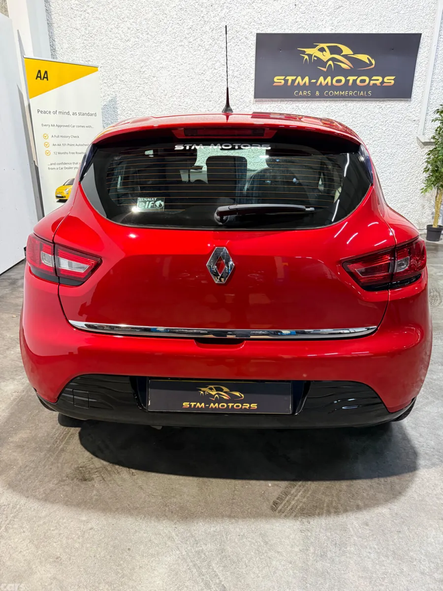 Renault Clio Hatchback, Petrol, 2015, Red
