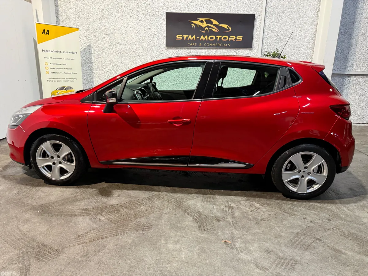 Renault Clio Hatchback, Petrol, 2015, Red