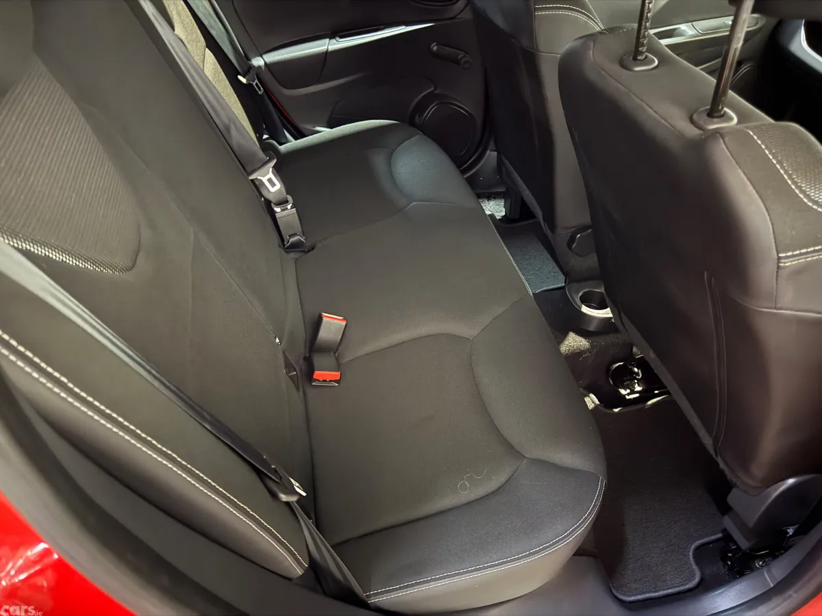 Renault Clio Hatchback, Petrol, 2015, Red