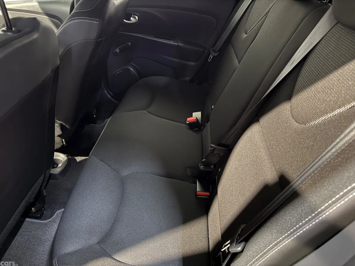 Renault Clio Hatchback, Petrol, 2015, Red