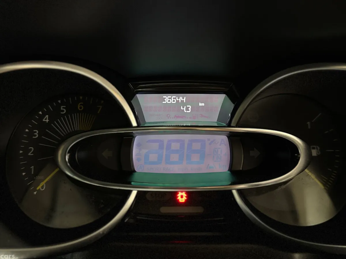 Renault Clio Hatchback, Petrol, 2015, Red