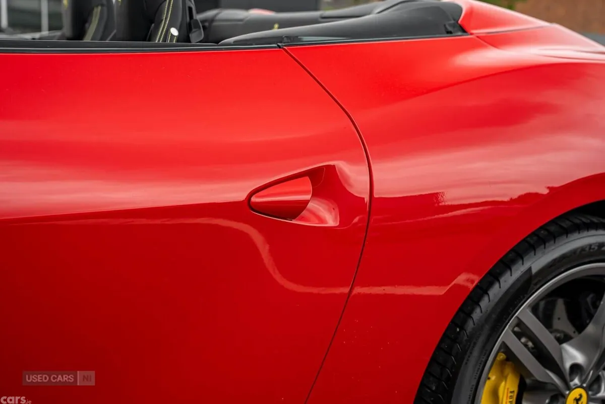 Ferrari Portofino , Petrol, 2019, Red