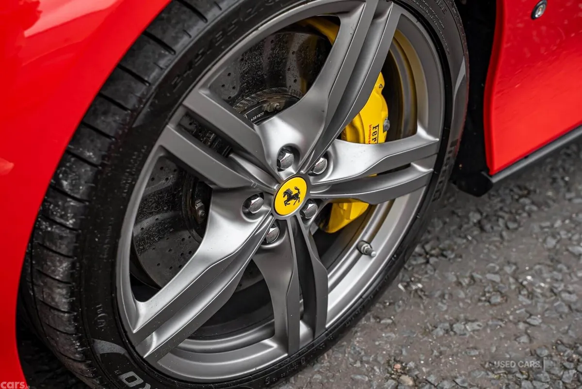 Ferrari Portofino , Petrol, 2019, Red