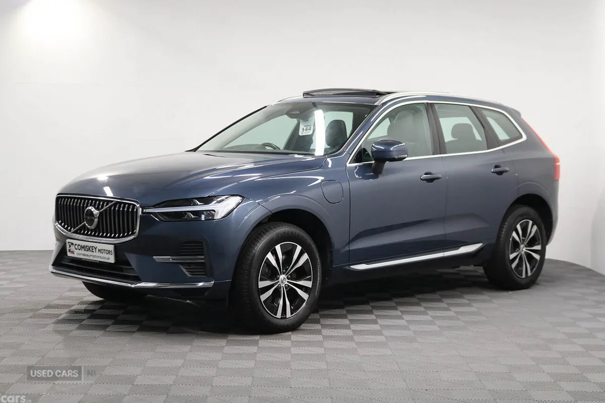 Volvo XC60 SUV, Petrol Hybrid, 2022, Blue