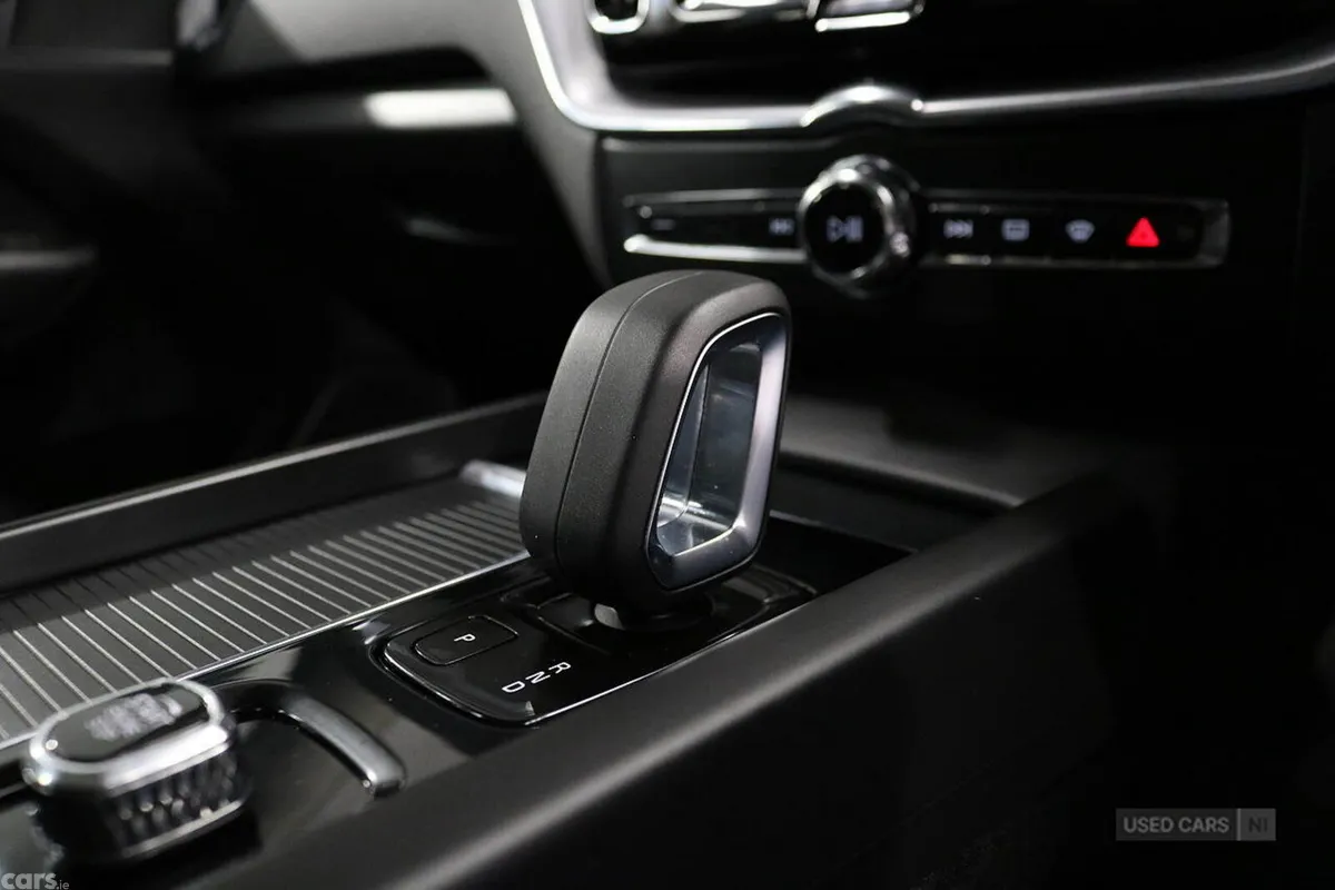 Volvo XC60 SUV, Petrol Hybrid, 2022, Blue