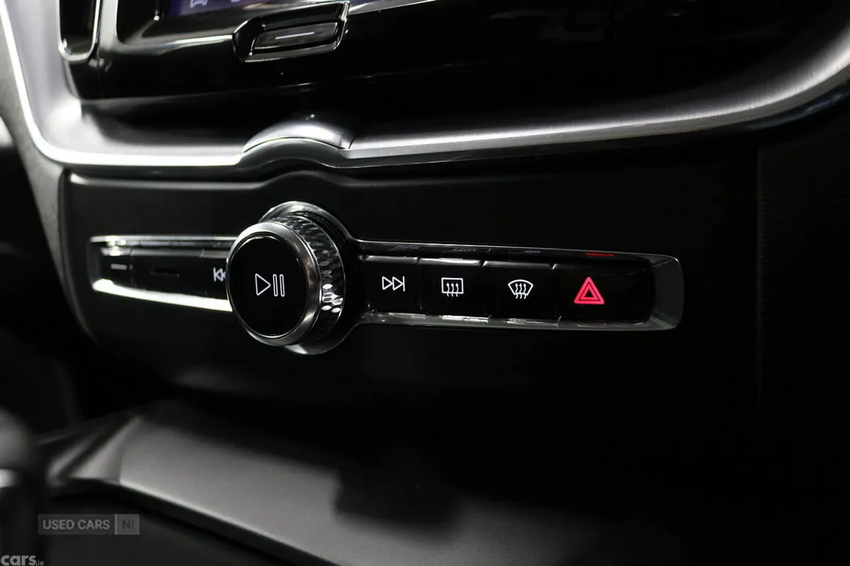 Volvo XC60 SUV, Petrol Hybrid, 2022, Blue