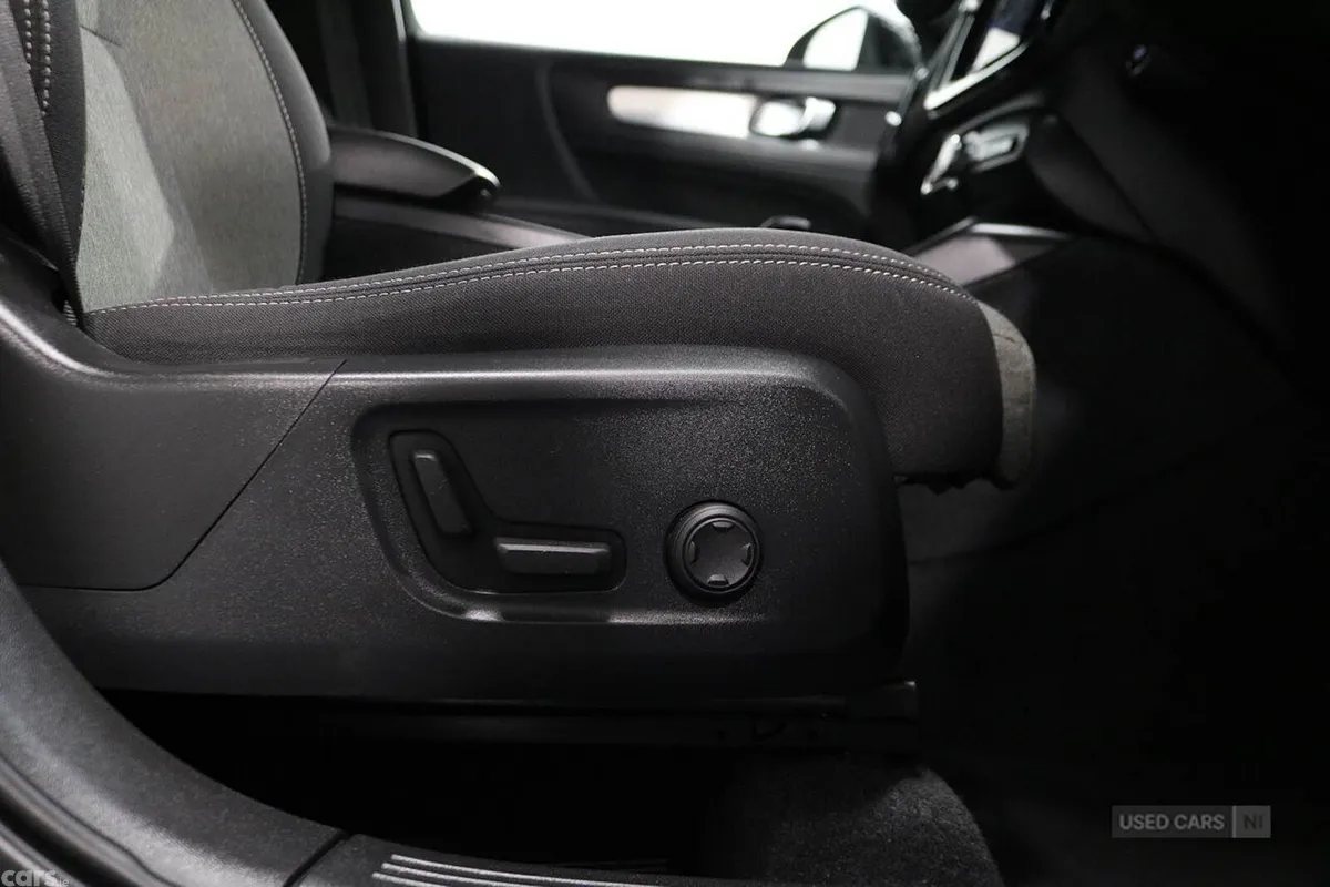Volvo XC40 SUV, Petrol Hybrid, 2023, Black