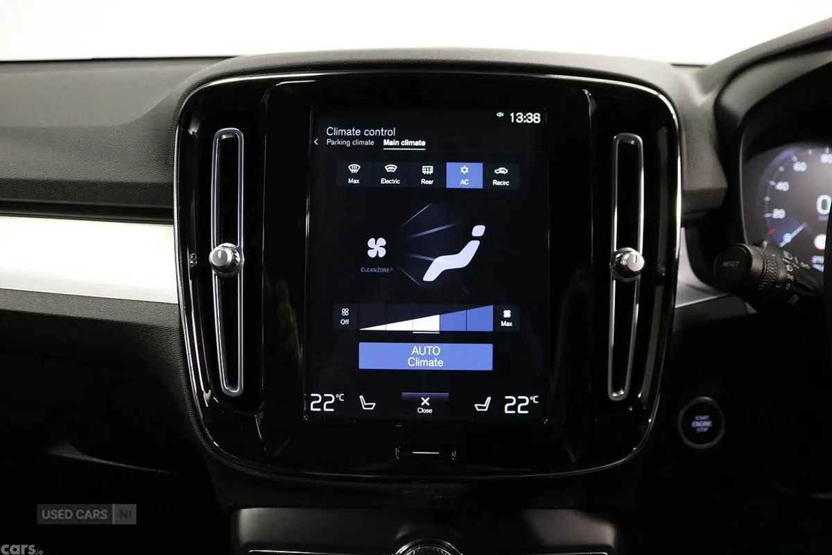 Volvo XC40 SUV, Petrol Hybrid, 2023, Black