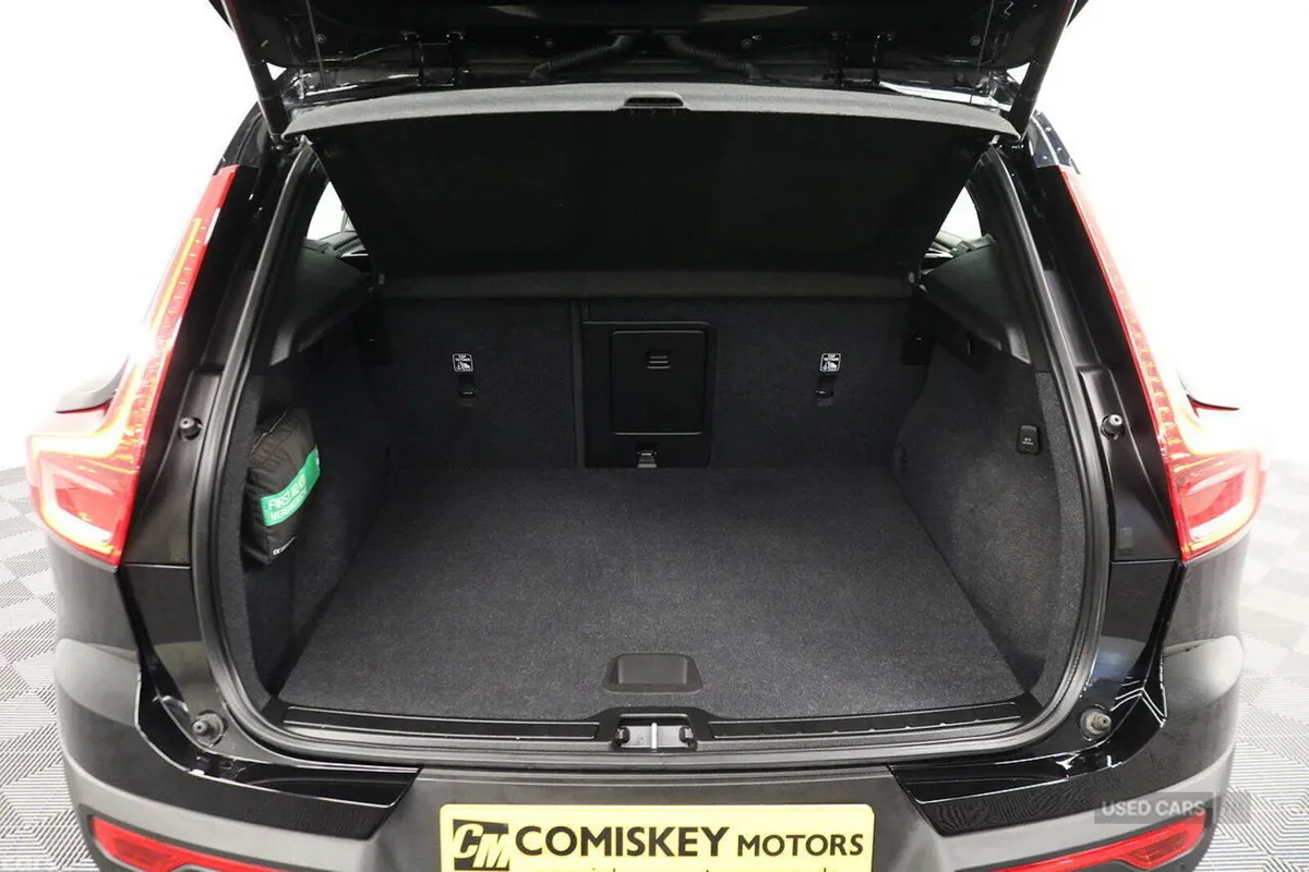 Volvo XC40 SUV, Petrol Hybrid, 2023, Black