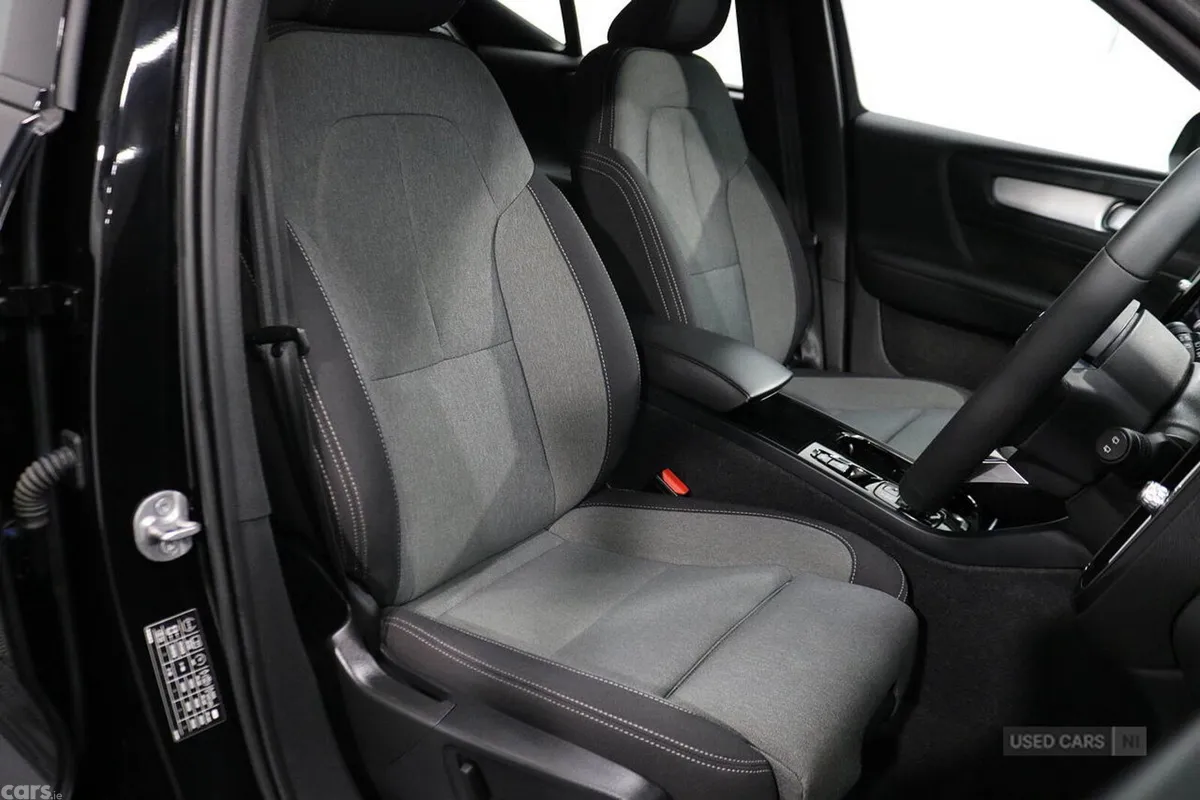 Volvo XC40 SUV, Petrol Hybrid, 2023, Black