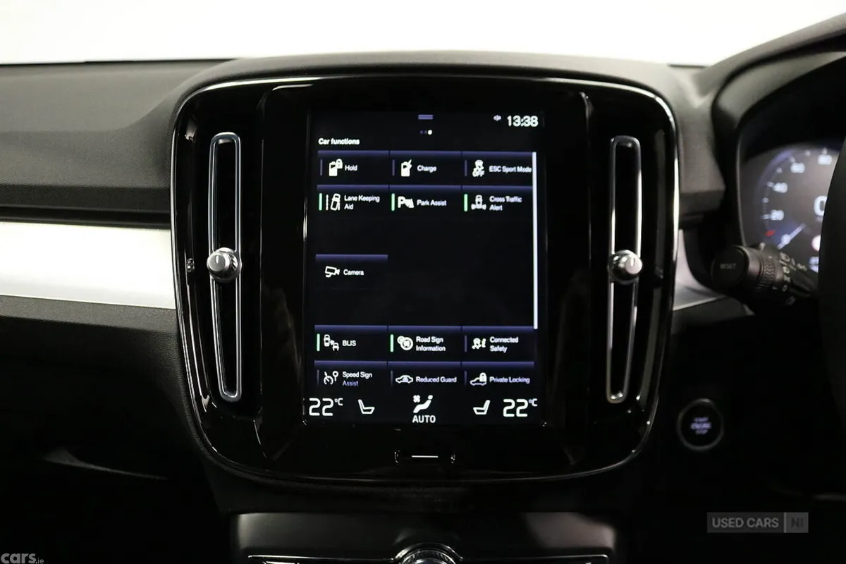 Volvo XC40 SUV, Petrol Hybrid, 2023, Black