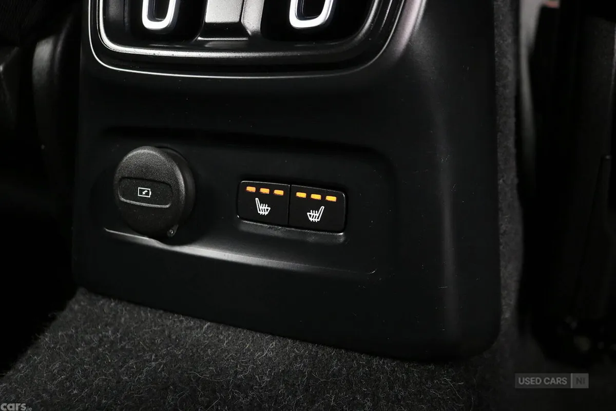 Volvo XC40 SUV, Petrol Hybrid, 2023, Black