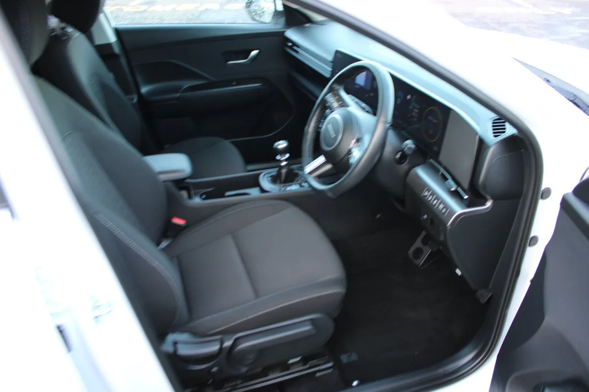 Hyundai KONA MPV, Petrol, 2026, White