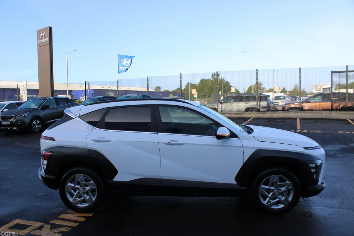 Hyundai KONA MPV, Petrol, 2026, White