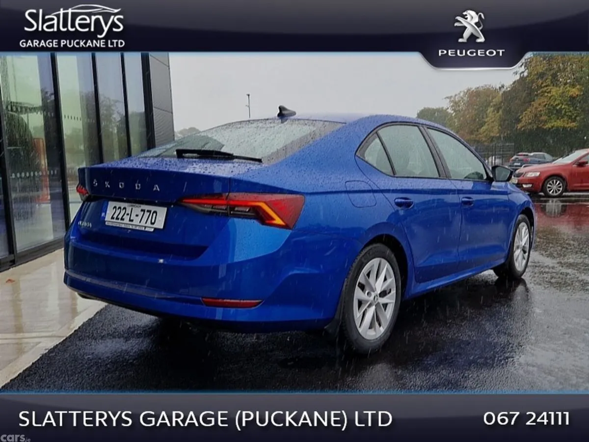 Skoda Octavia Hatchback, Petrol, 2022, Blue