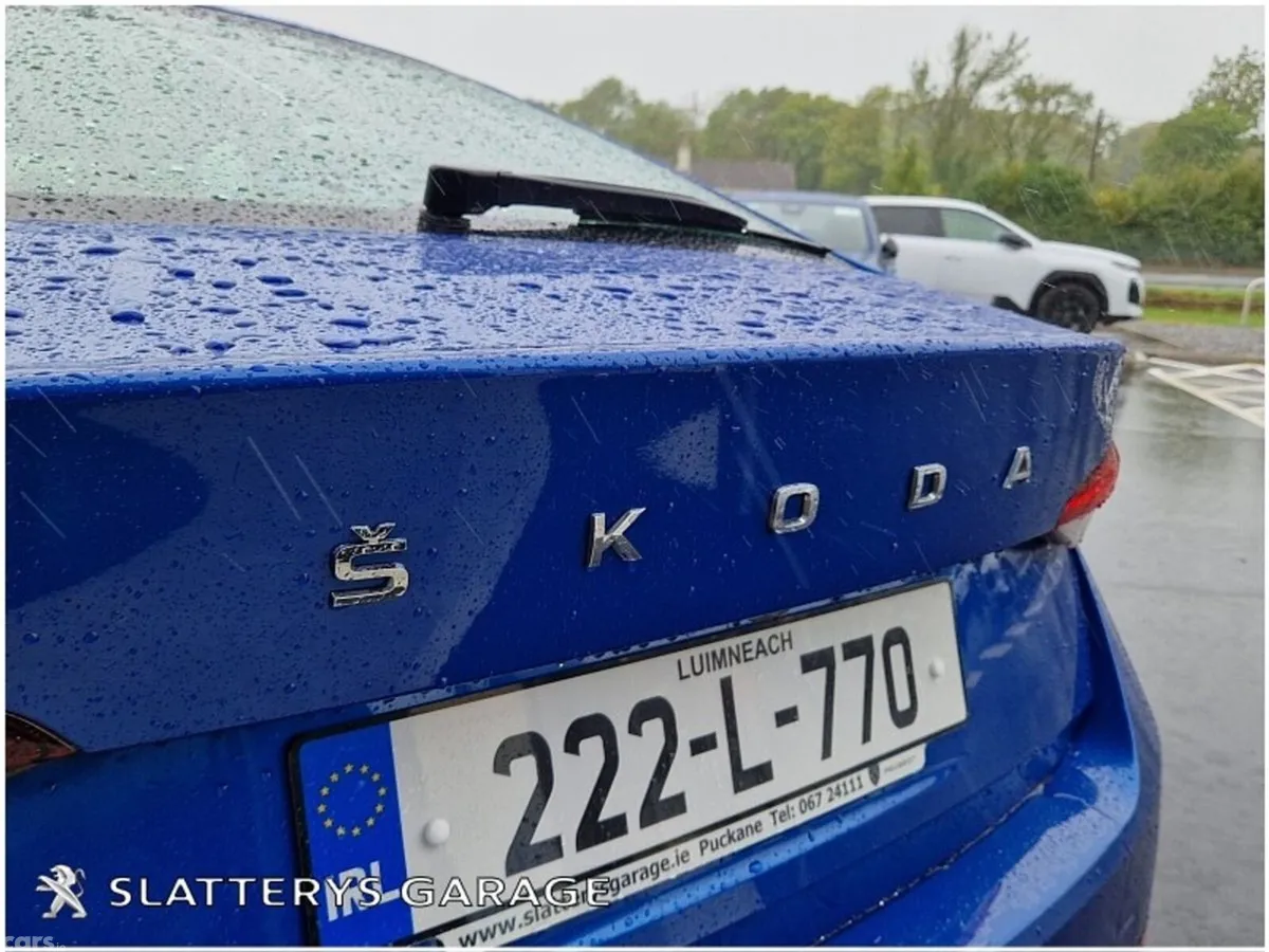 Skoda Octavia Hatchback, Petrol, 2022, Blue