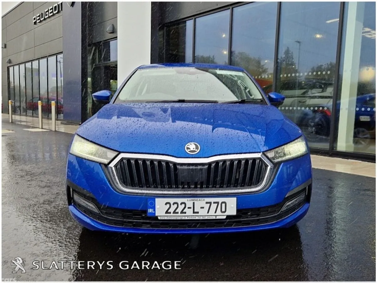 Skoda Octavia Hatchback, Petrol, 2022, Blue