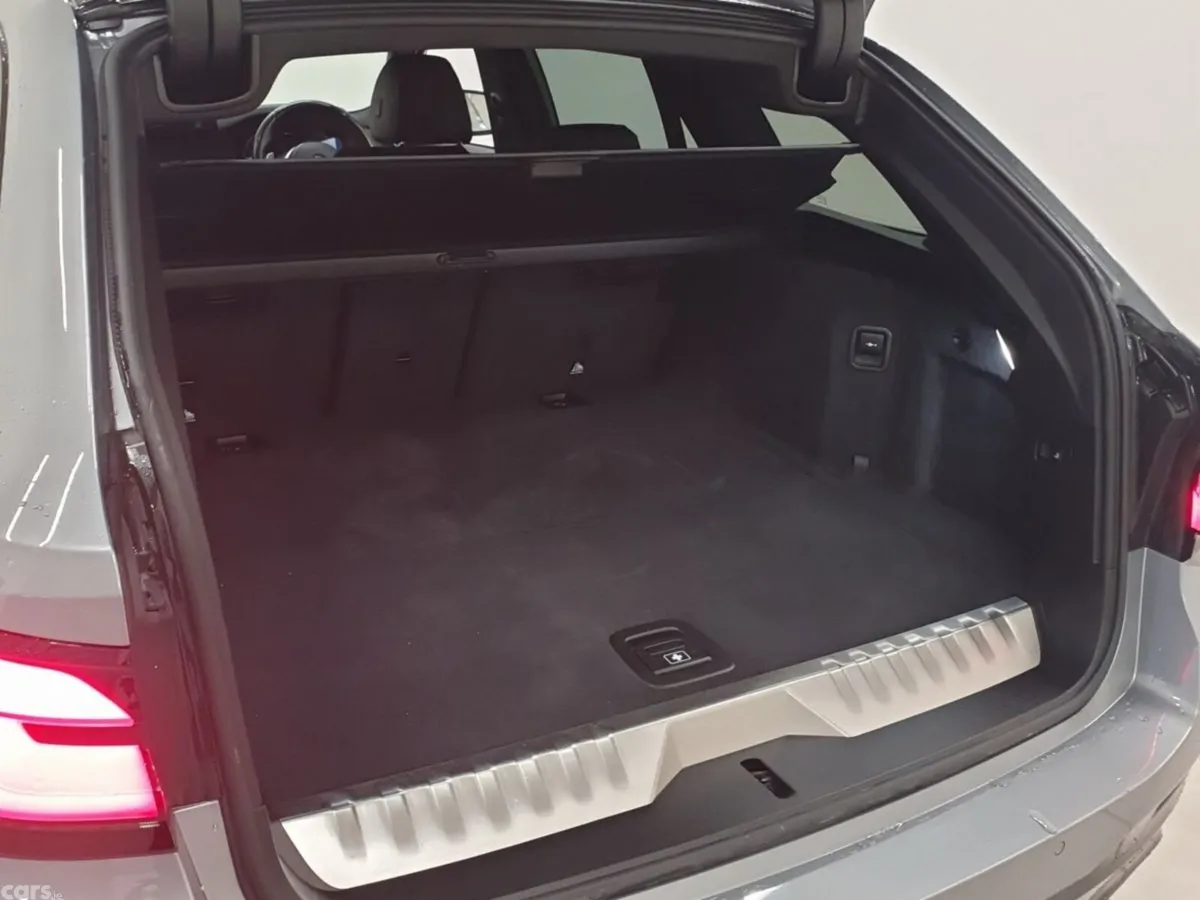 BMW 5-Series Estate, Petrol Plug-in Hybrid, 2024, Grey
