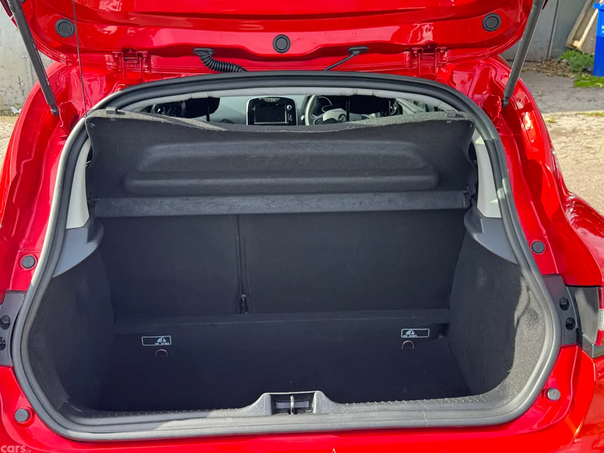 Renault Clio Hatchback, Petrol, 2019, Red