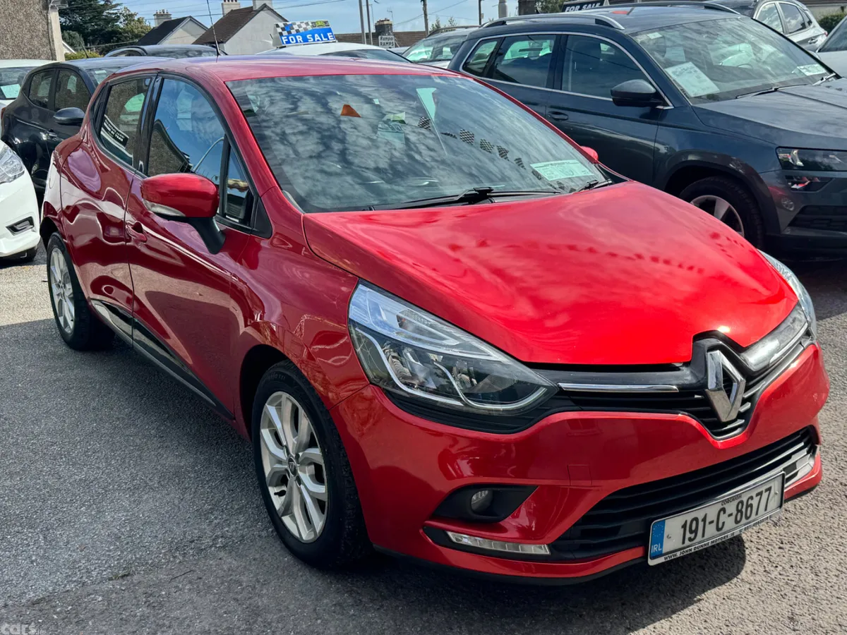Renault Clio Hatchback, Petrol, 2019, Red
