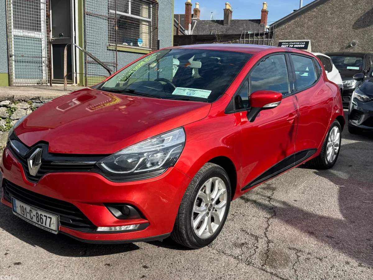 Renault Clio Hatchback, Petrol, 2019, Red