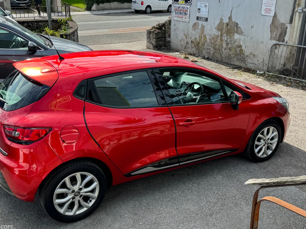 Renault Clio Hatchback, Petrol, 2019, Red