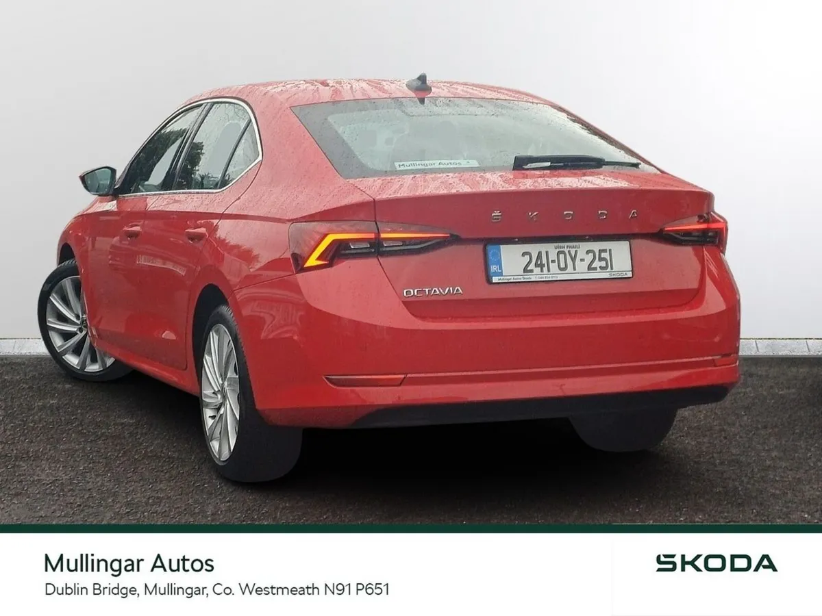 Skoda Octavia Saloon, Petrol, 2024, Red