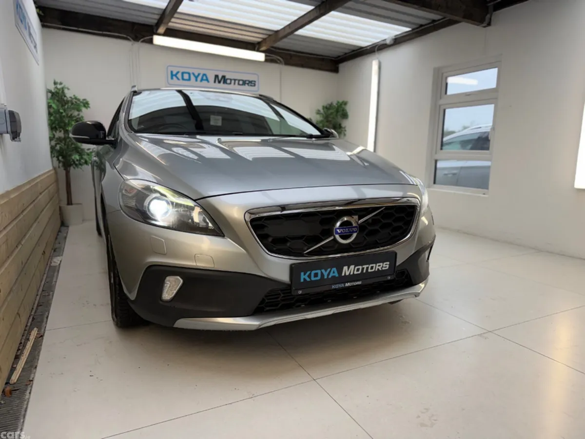 Volvo V40 Hatchback, Diesel, 2016, Silver