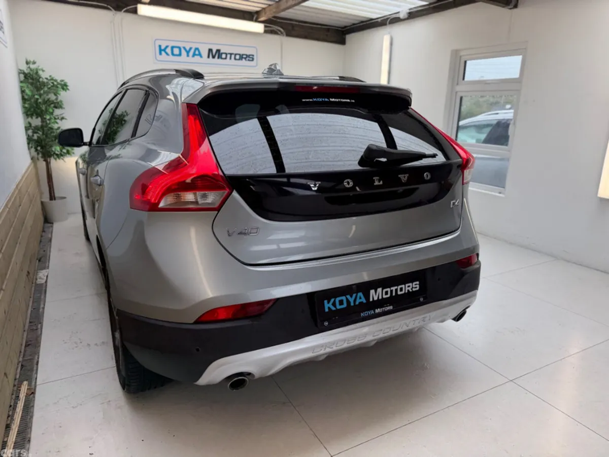 Volvo V40 Hatchback, Diesel, 2016, Silver