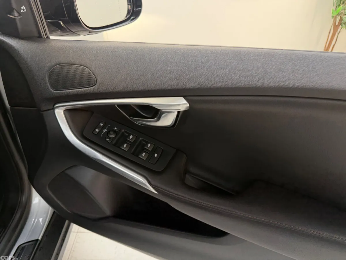 Volvo V40 Hatchback, Diesel, 2016, Silver