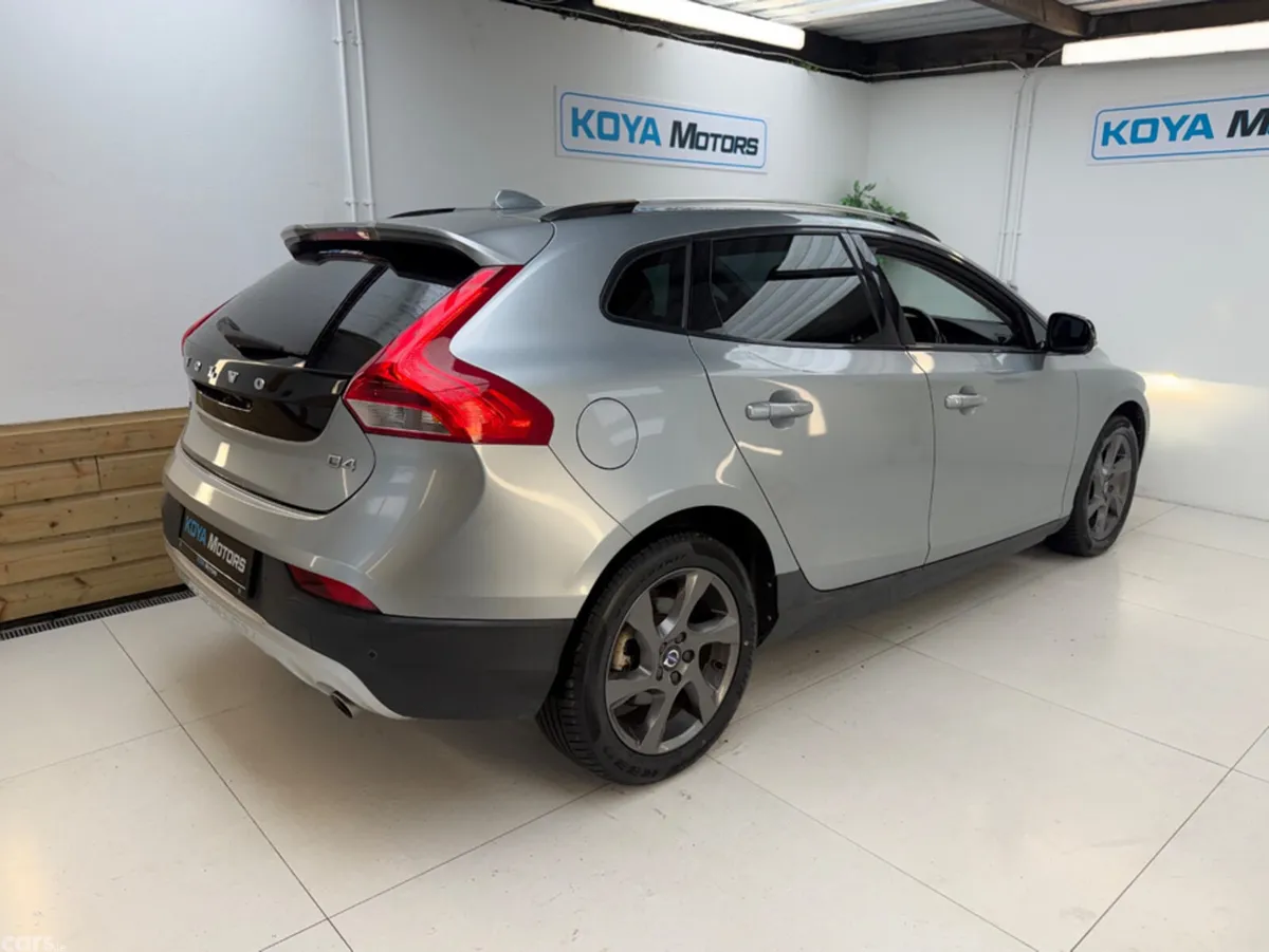 Volvo V40 Hatchback, Diesel, 2016, Silver