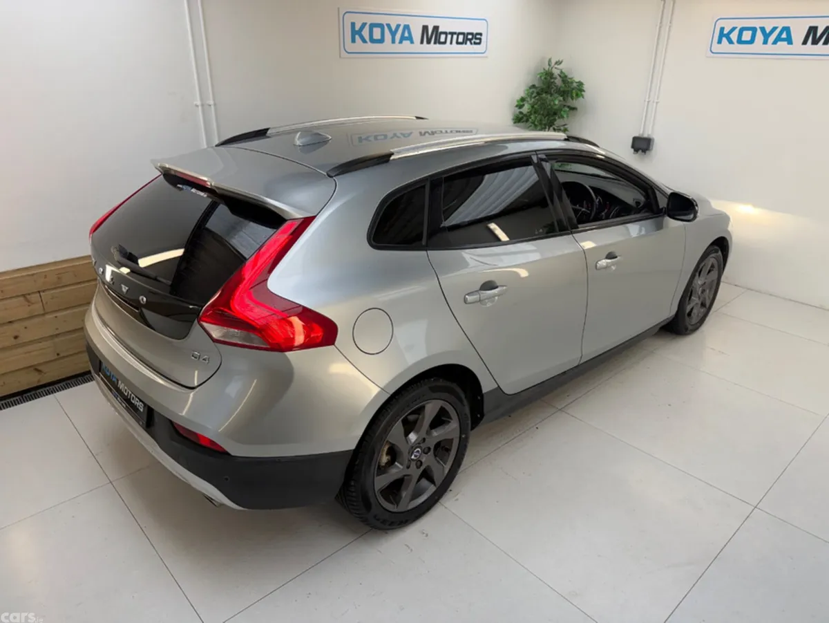Volvo V40 Hatchback, Diesel, 2016, Silver