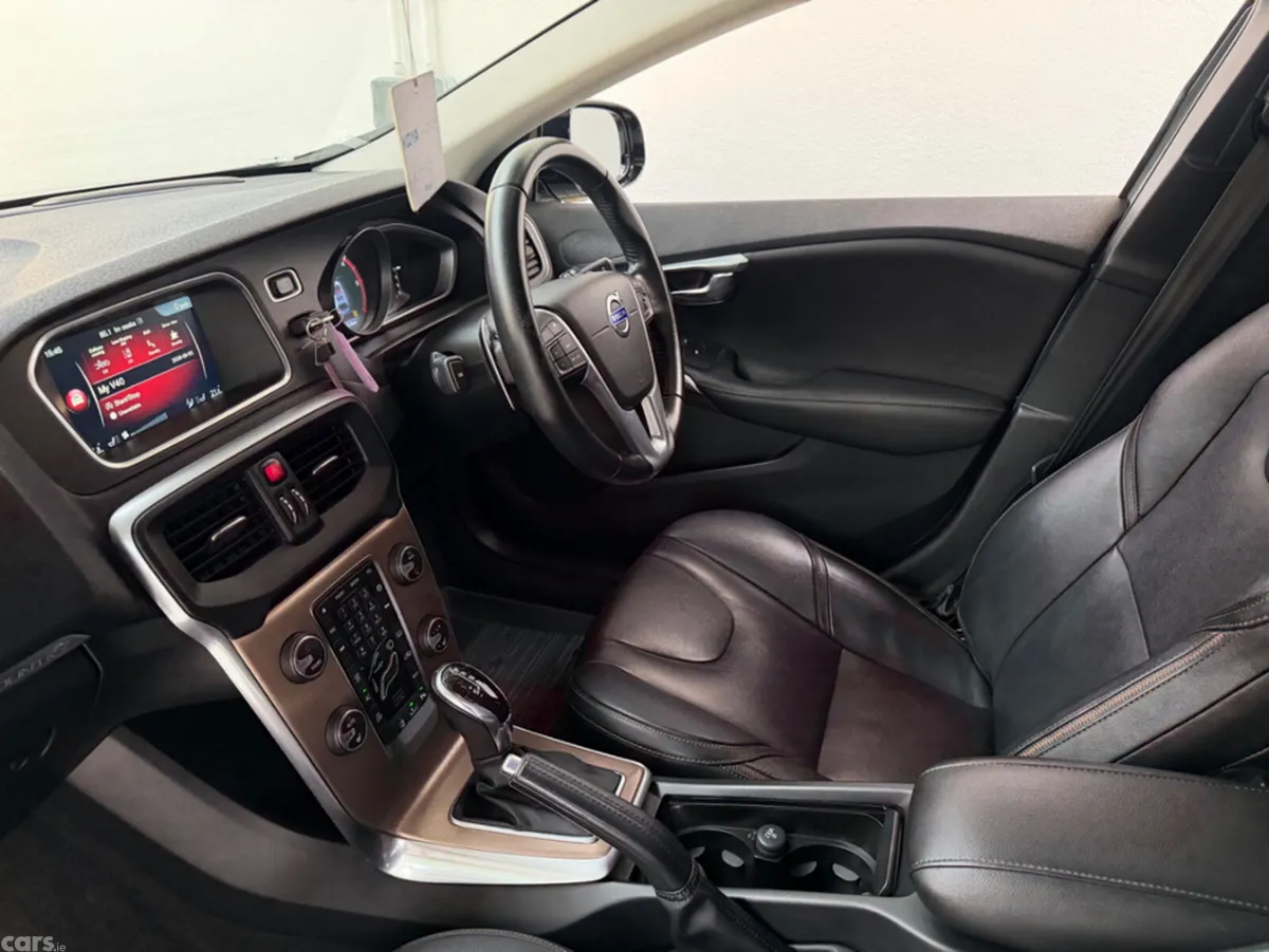 Volvo V40 Hatchback, Diesel, 2016, Silver