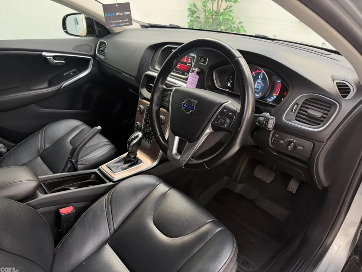 Volvo V40 Hatchback, Diesel, 2016, Silver