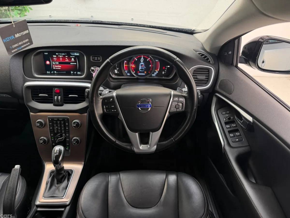Volvo V40 Hatchback, Diesel, 2016, Silver