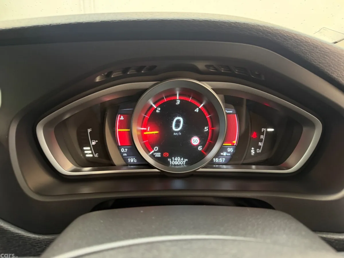 Volvo V40 Hatchback, Diesel, 2016, Silver