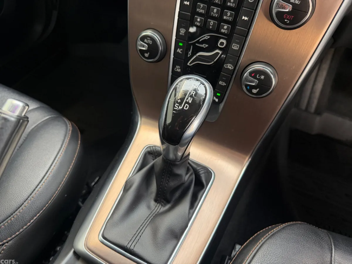 Volvo V40 Hatchback, Diesel, 2016, Silver