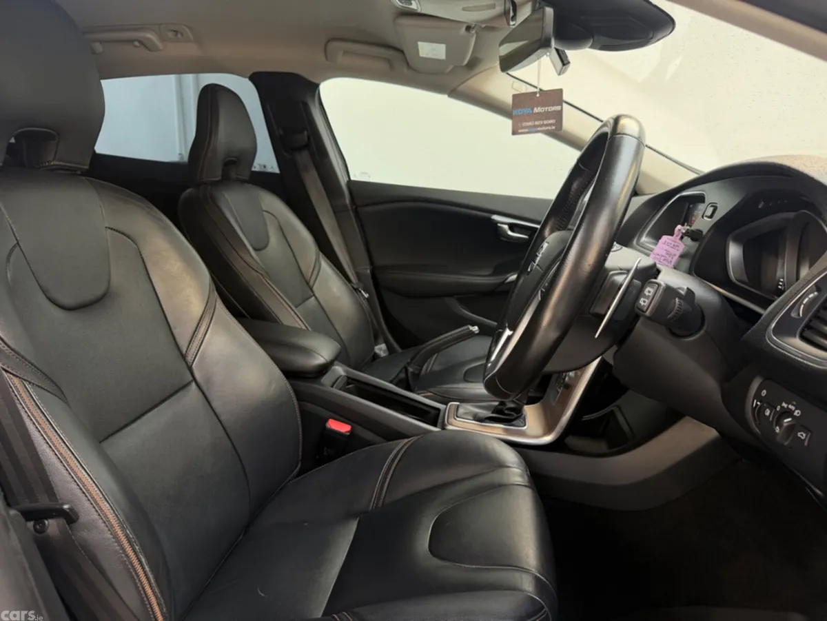Volvo V40 Hatchback, Diesel, 2016, Silver