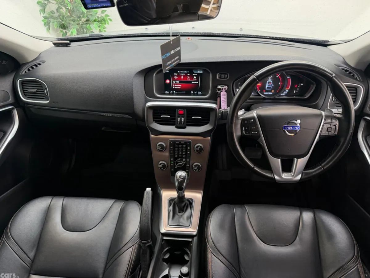 Volvo V40 Hatchback, Diesel, 2016, Silver