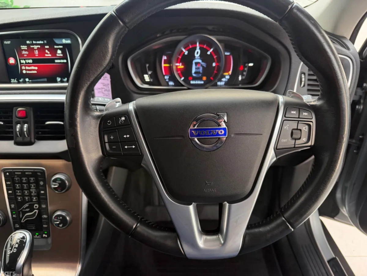 Volvo V40 Hatchback, Diesel, 2016, Silver