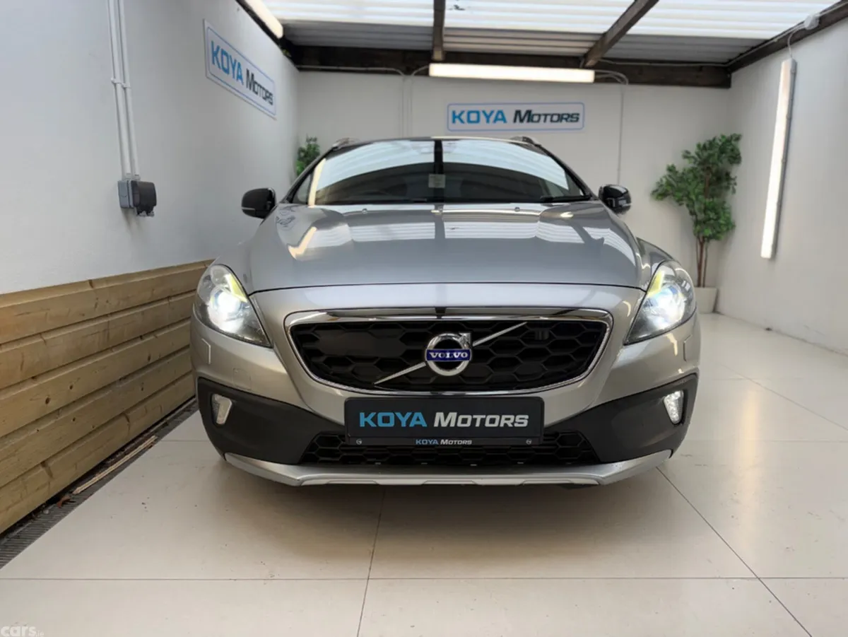 Volvo V40 Hatchback, Diesel, 2016, Silver