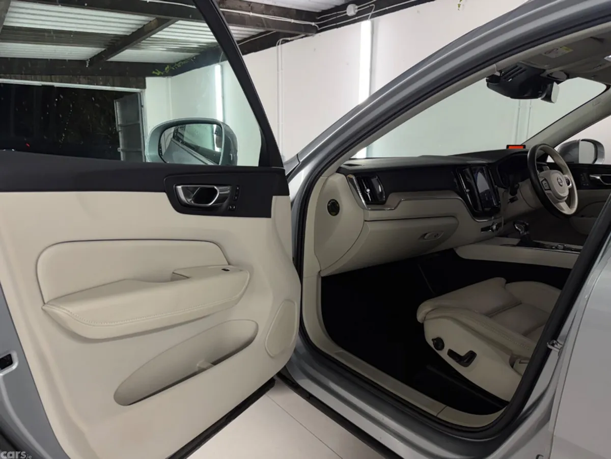 Volvo XC60 SUV, Diesel, 2018, Silver
