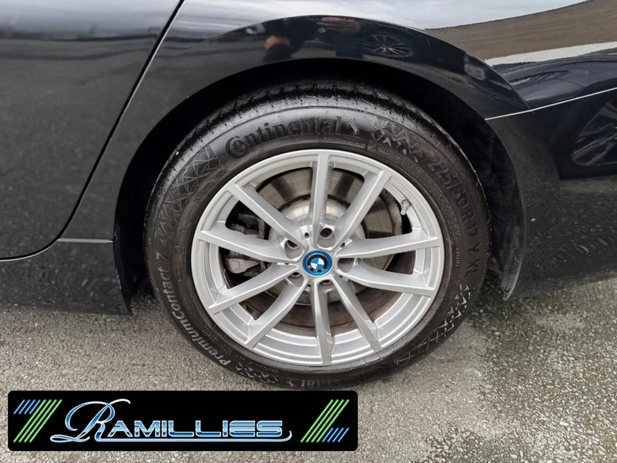 BMW 3-Series Estate, Petrol Plug-in Hybrid, 2022, Black