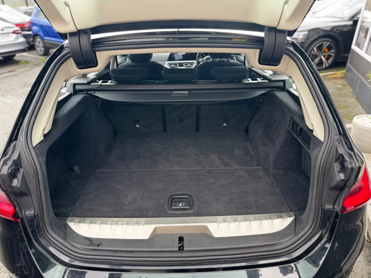 BMW 3-Series Estate, Petrol Plug-in Hybrid, 2022, Black